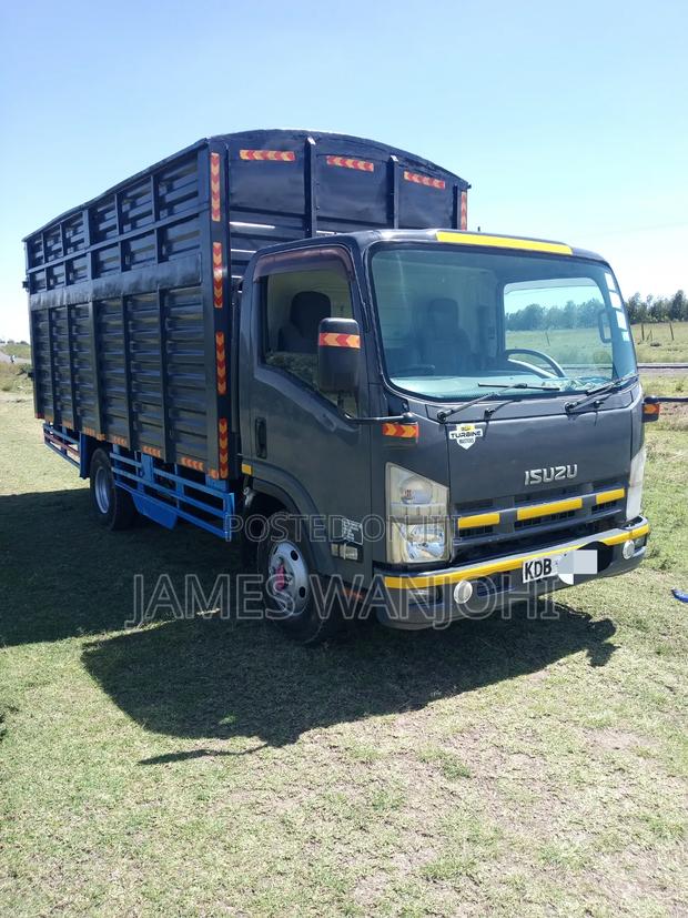 A Very Clean Isuzu Elf - thumbnail 3