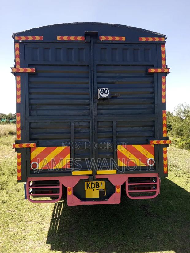 A Very Clean Isuzu Elf - thumbnail 4