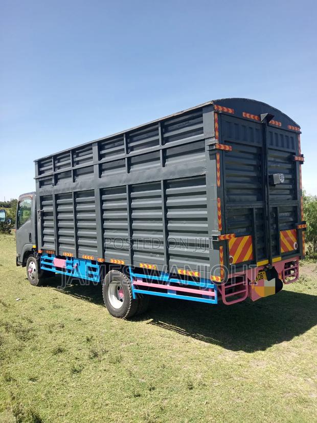 A Very Clean Isuzu Elf - thumbnail 5
