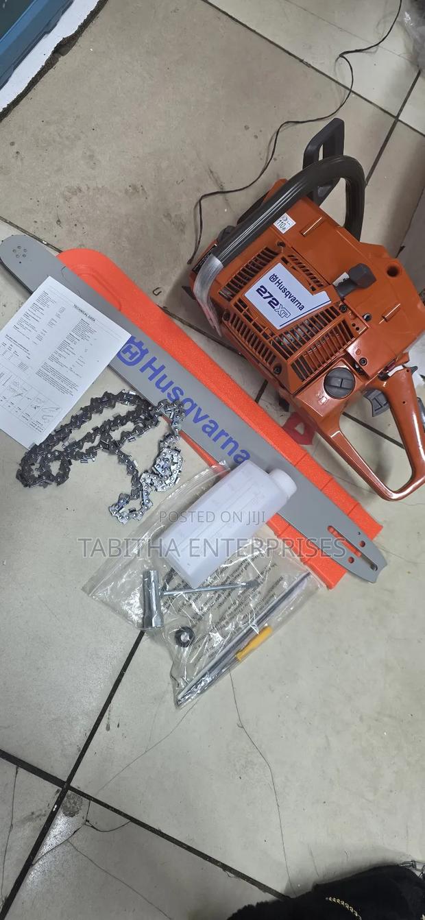 Husqvarna Chainsaw 272 - main view