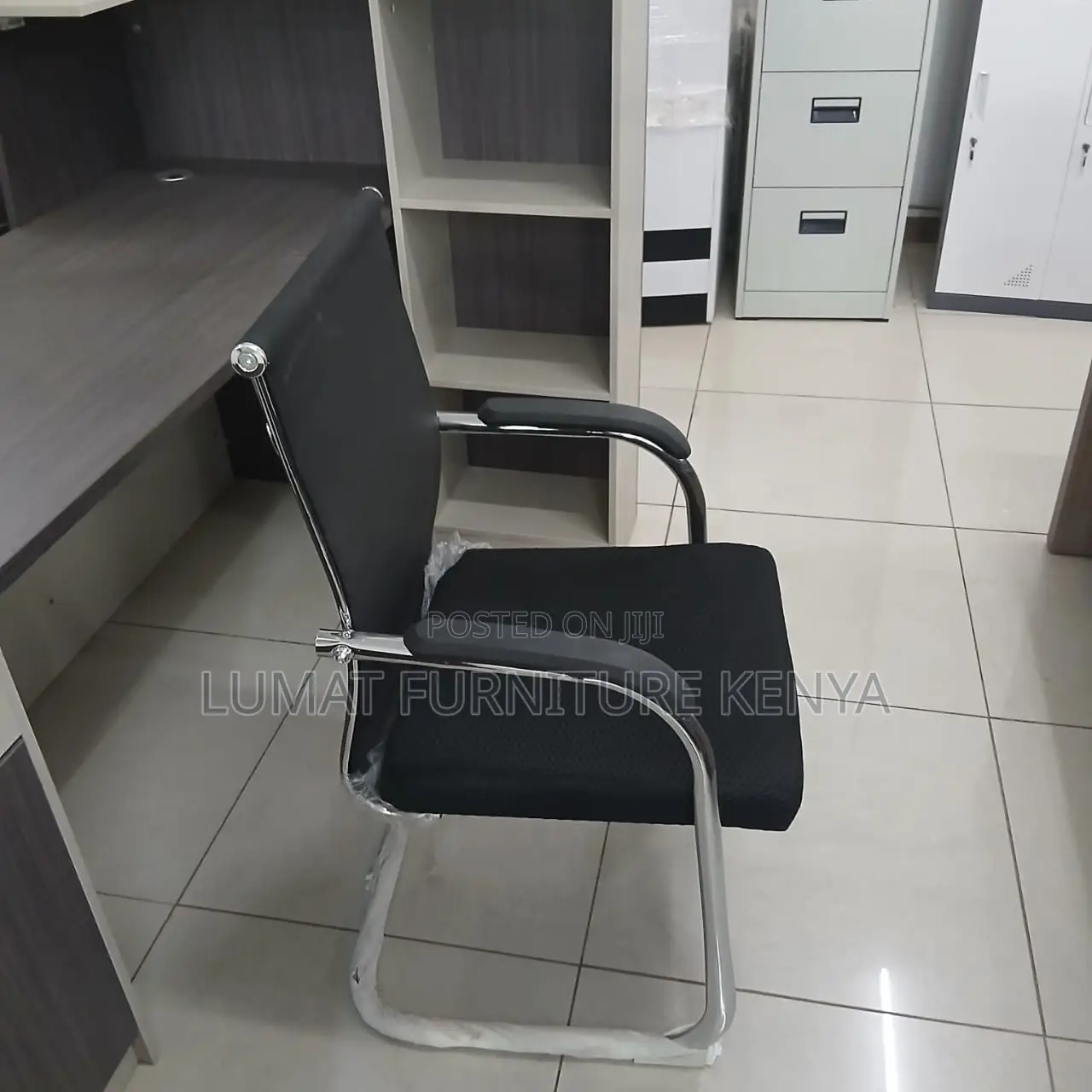 Comfortable Mesh Visitors/Conference Office Chair