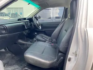 Toyota Hilux 2018 White