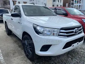 Toyota Hilux 2018 White