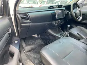 Toyota Hilux 2018 White