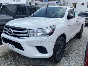 Toyota Hilux 2018 White