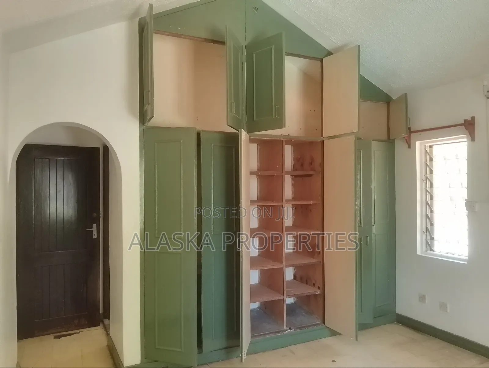 5bdrm Mansion in Nyali Estate for sale