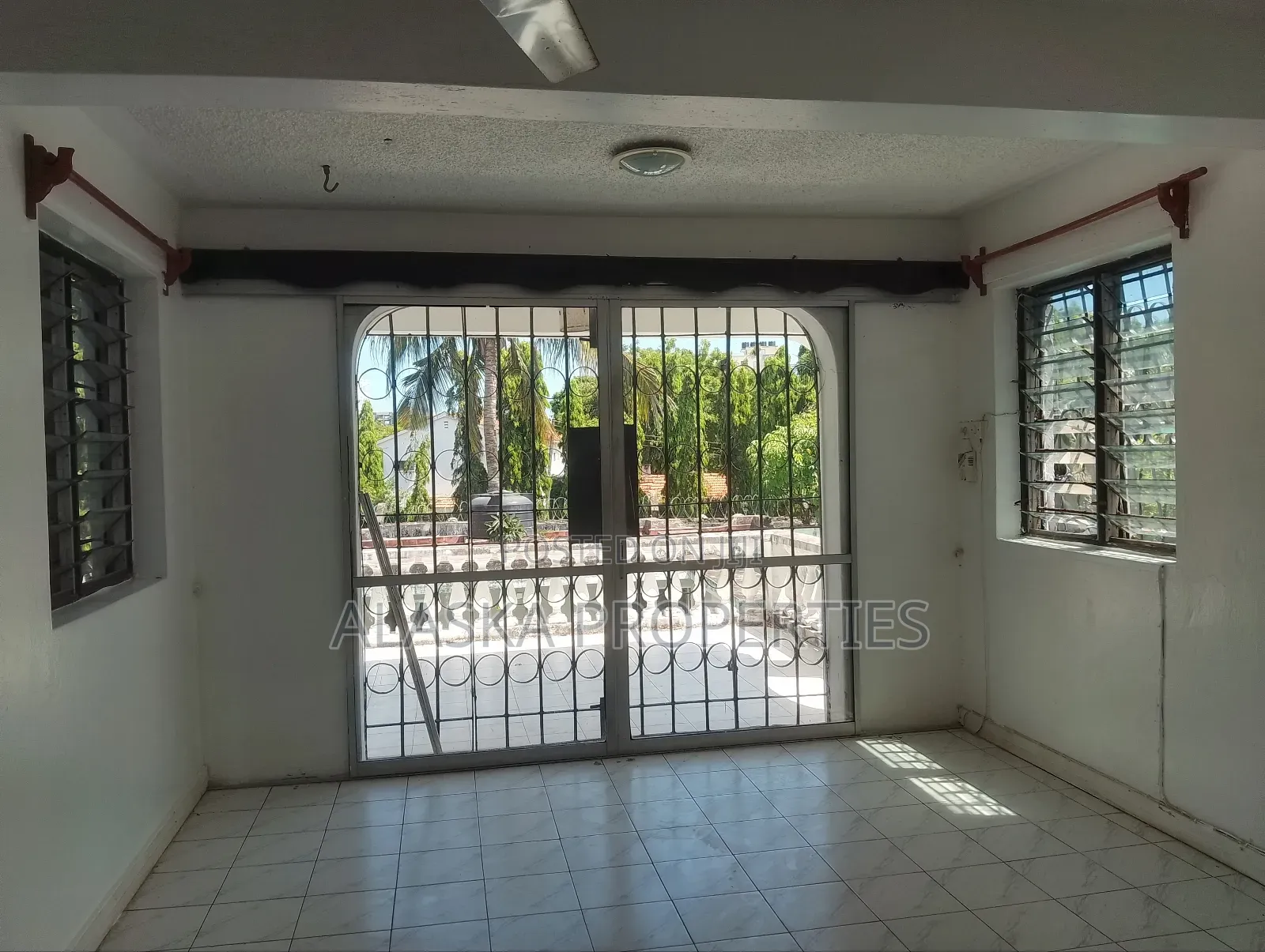 5bdrm Mansion in Nyali Estate for sale