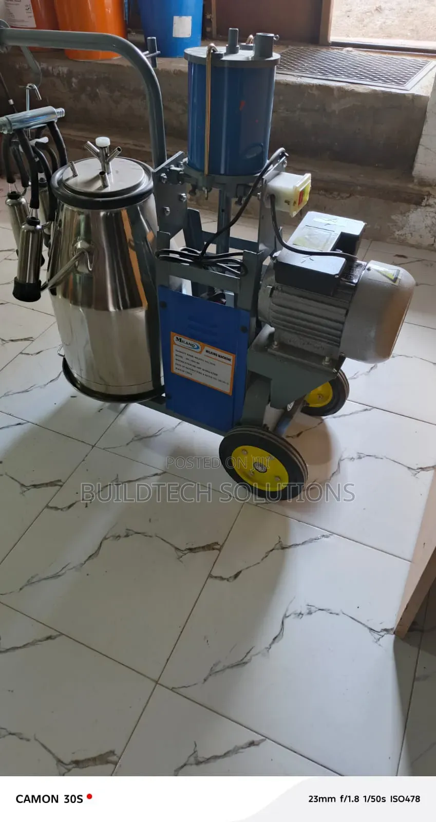 High- Efficiency Single Bucket Milking System.
