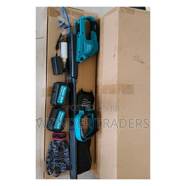 Cordless Hedge Trimmer
2 Batteries - main view