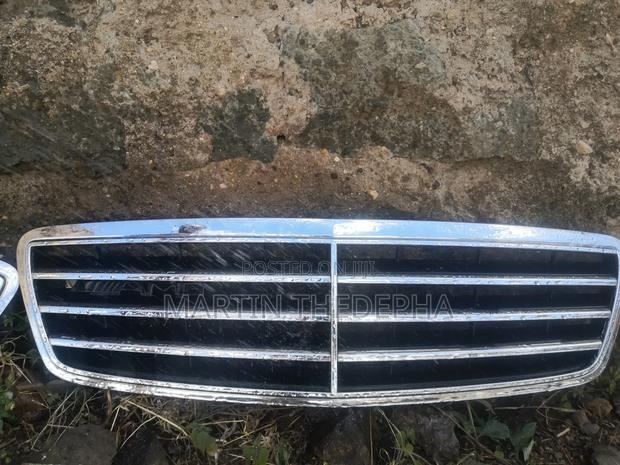 Clean Front Grille for Mercedes Benz C-Class