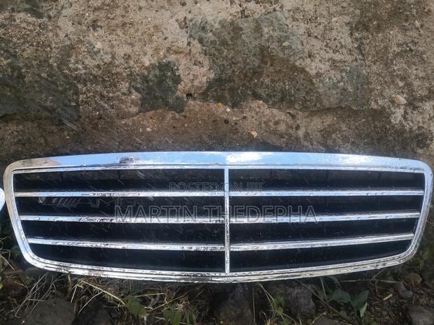 Clean Front Grille for Mercedes Benz C-Class - thumbnail 2