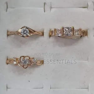 Beautiful Simple Silver Gold Engagement Ring With Box Packaging