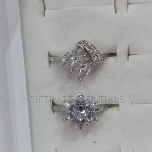 Beautiful Simple Silver Gold Engagement Ring With Box Packaging