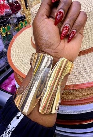 Ladies Statement Wide, Gold-Tone Metal Cuff Bangles. - thumbnail 2