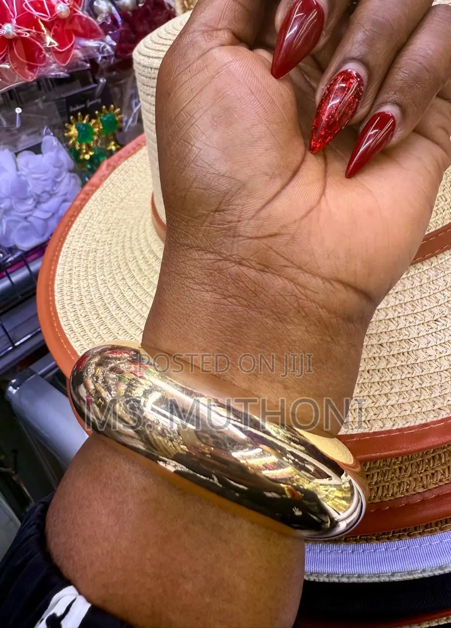 Ladies Statement Wide, Gold-Tone Metal Cuff Bangles.