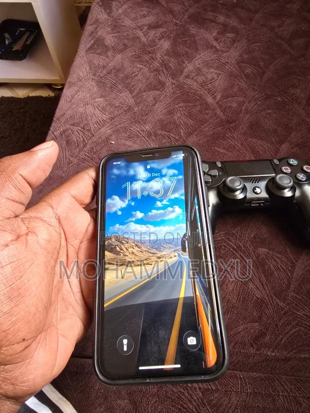 Apple iPhone 11 64 GB Red - main view