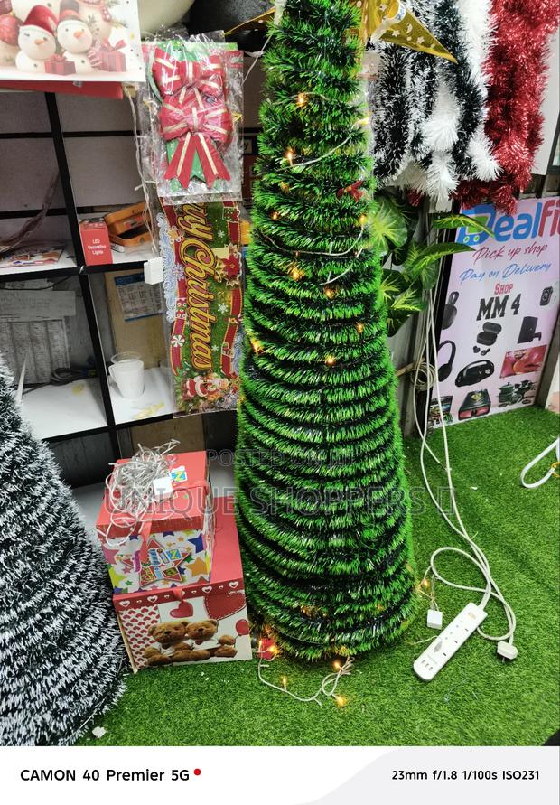 6ft Portable Chrismass Tree - thumbnail 3