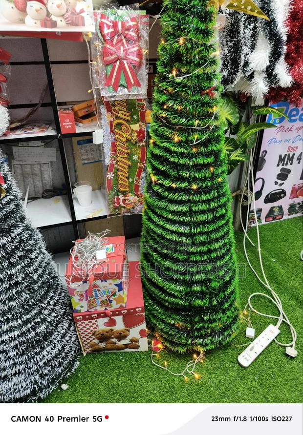 6ft Portable Chrismass Tree - thumbnail 4
