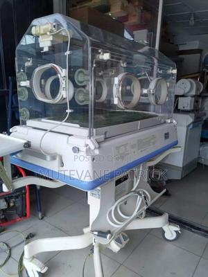 Infant Incubator - thumbnail 2