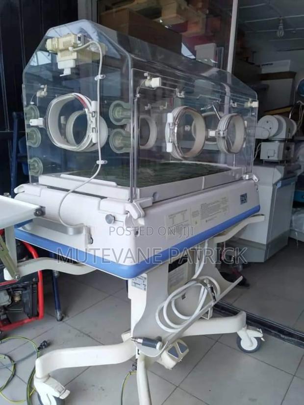 Infant Incubator - main view
