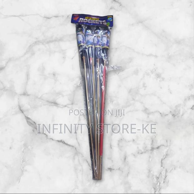 A Pack of 4 Rocket Fireworks - main view