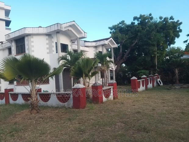 5bdrm Maisonette in Nyali Estate for rent