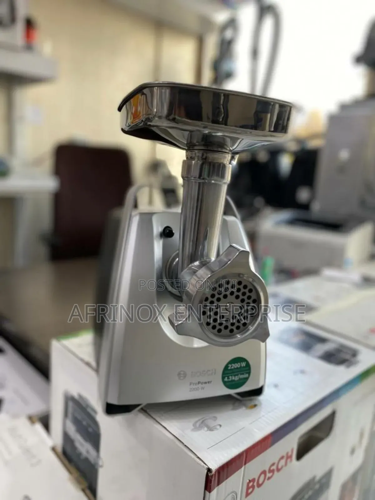 Size Tkm12 Heavy-Duty Meat Mincer
Fast, Clean and Efficient Grinding