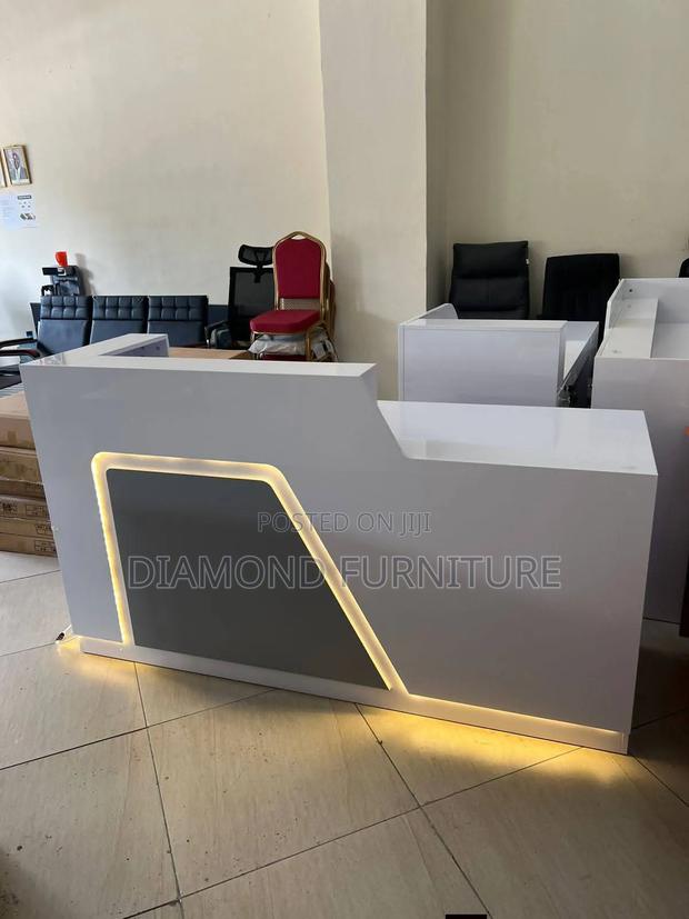 1.8m Modern Reception Desk With Led Lighting