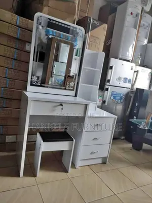 Modern Dressing Table With Mirror Storage
