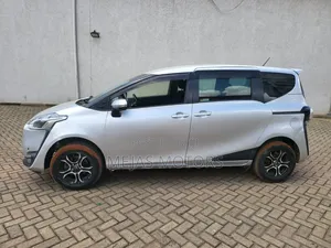Toyota Sienta 2015 Silver