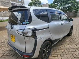 Toyota Sienta 2015 Silver