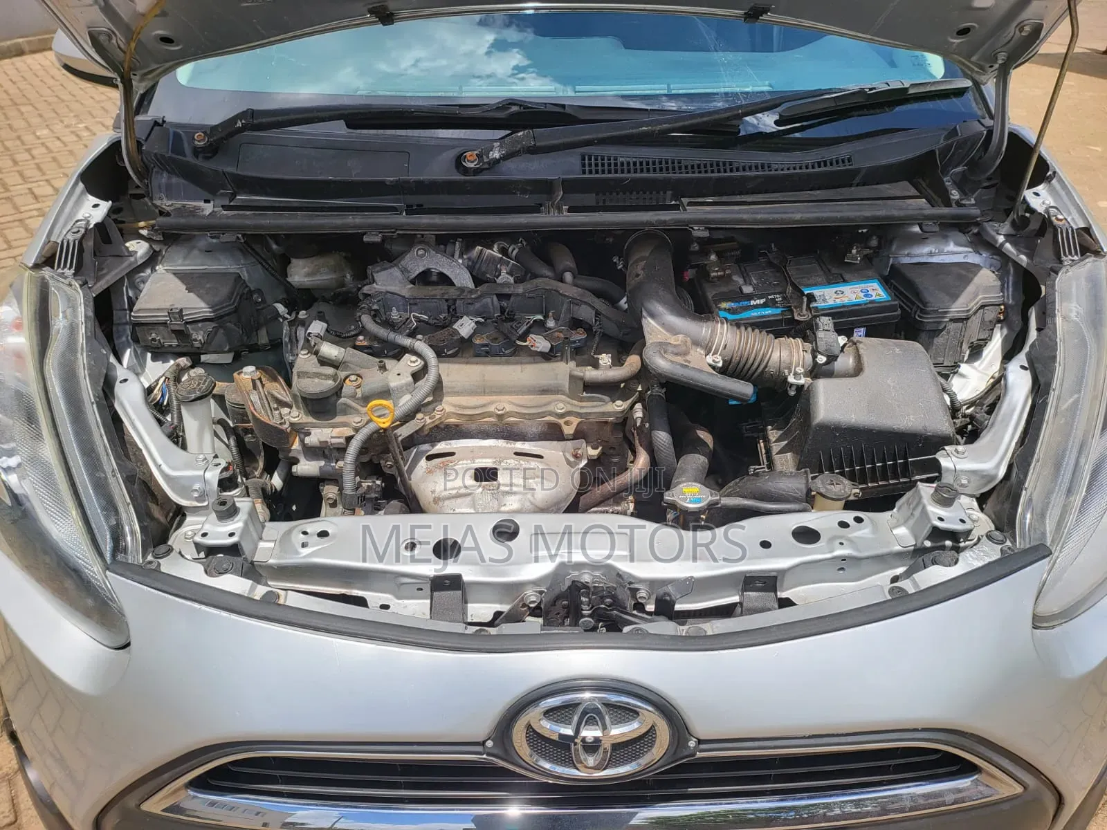 Toyota Sienta 2015 Silver