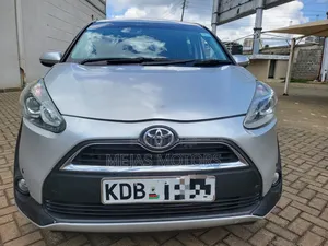 Toyota Sienta 2015 Silver