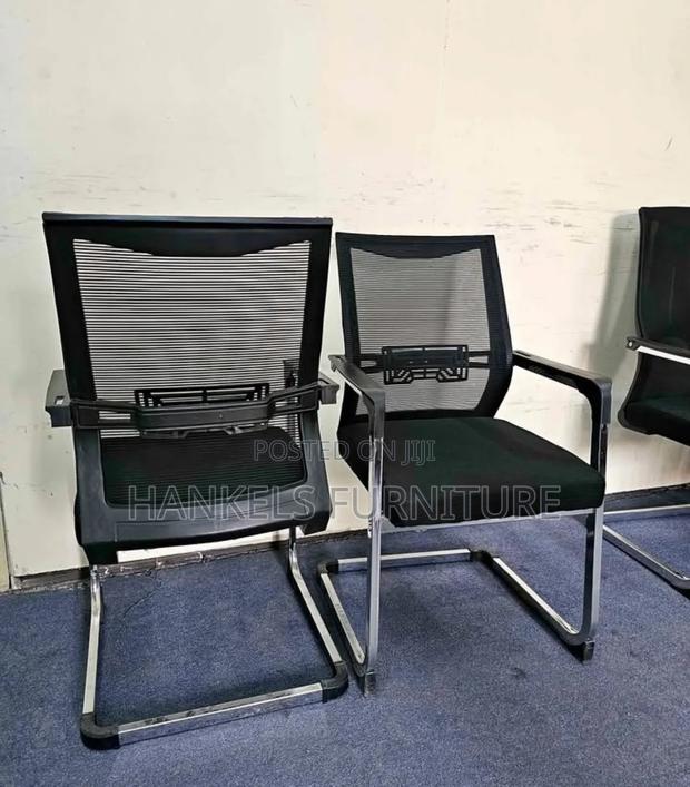 Chrome Armrest Office Guest Chair – Smart Seating for Modern Spaces - main view