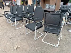 Sturdy Visitor Office Chair – No Wheels, Maximum Stability