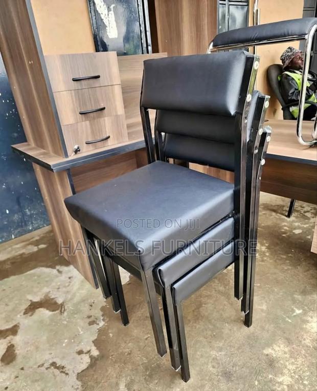 Classic Non-Rolling Visitor Chair – Built for Comfort Durability