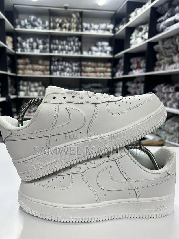 Shoe Dealer