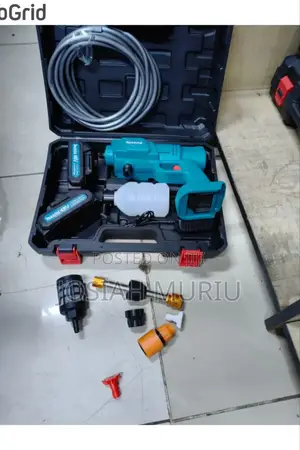 Makita 88v Cordless Carwash 
2 Batteries