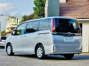 Toyota Noah 2.0 FWD (8 Seater) 2018 Gray