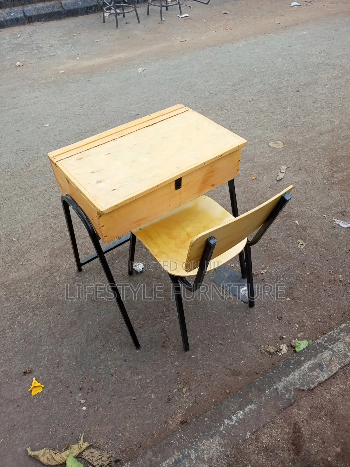 Highschools Lockers And Chairs