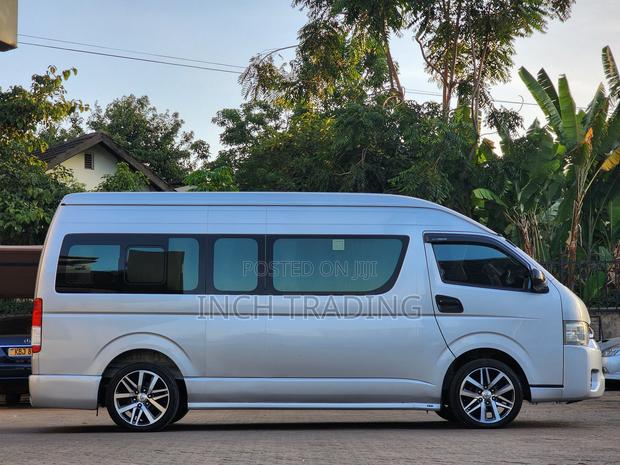 Toyota Grand HiAce 2018 Grey - thumbnail 4
