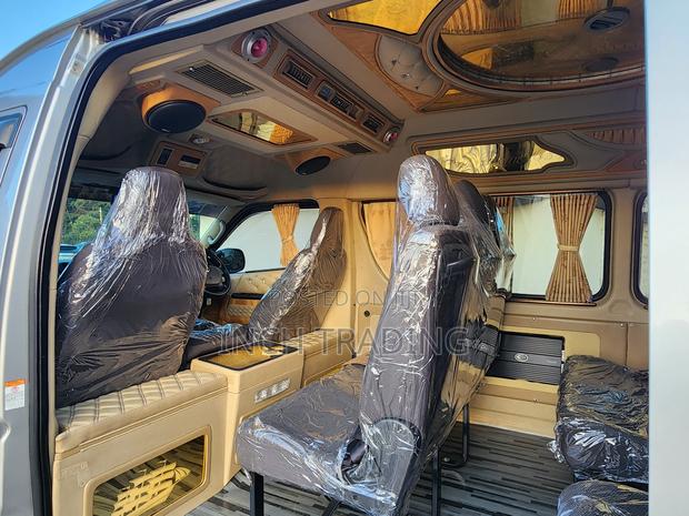 Toyota Grand HiAce 2018 Grey - thumbnail 13