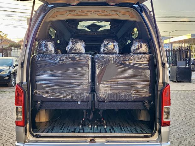 Toyota Grand HiAce 2018 Grey - thumbnail 15