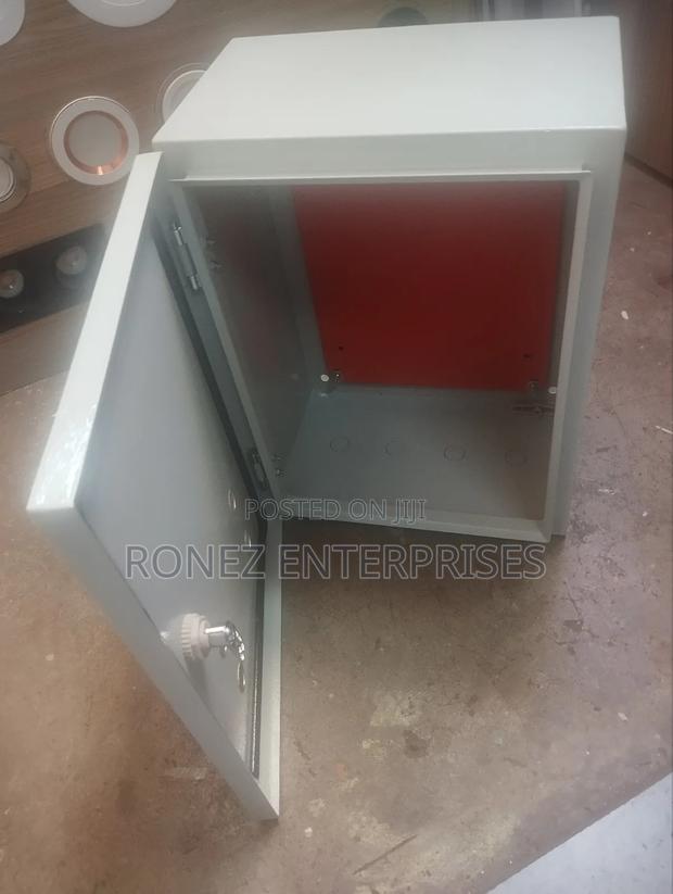Enclosure 400 by 300 by 200 - main view