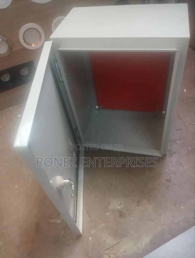 Enclosure 400 by 300 by 200 - thumbnail 2