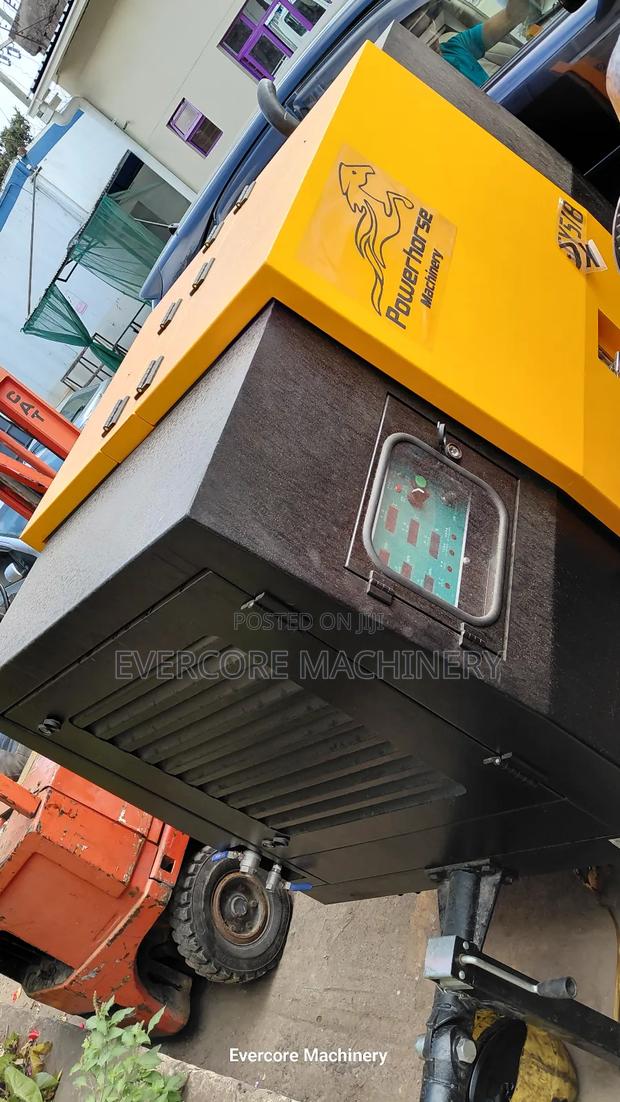 Commercial Diesel Air Compressor for Industrial Use With Accessories. - thumbnail 2