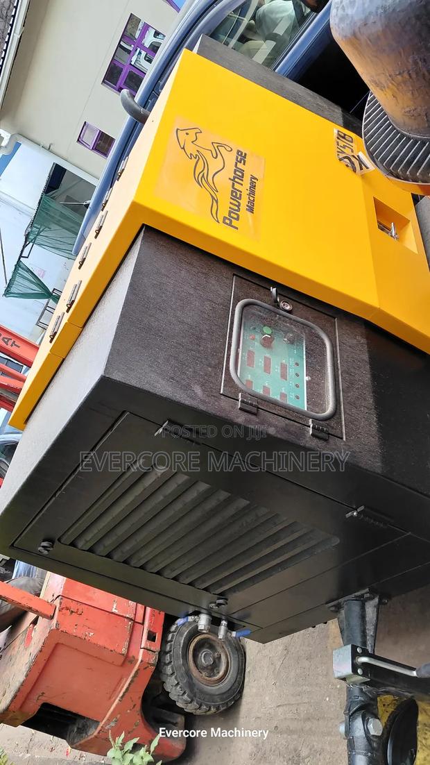 Commercial Diesel Air Compressor for Industrial Use With Accessories. - thumbnail 4
