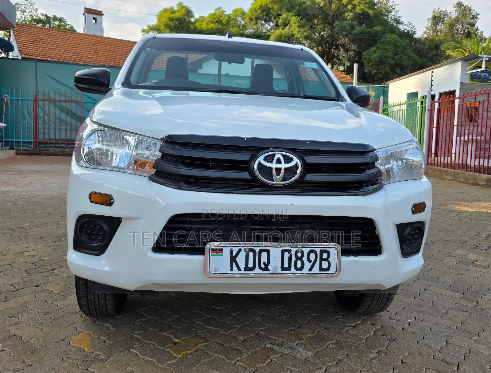 Toyota Hilux 2024 White