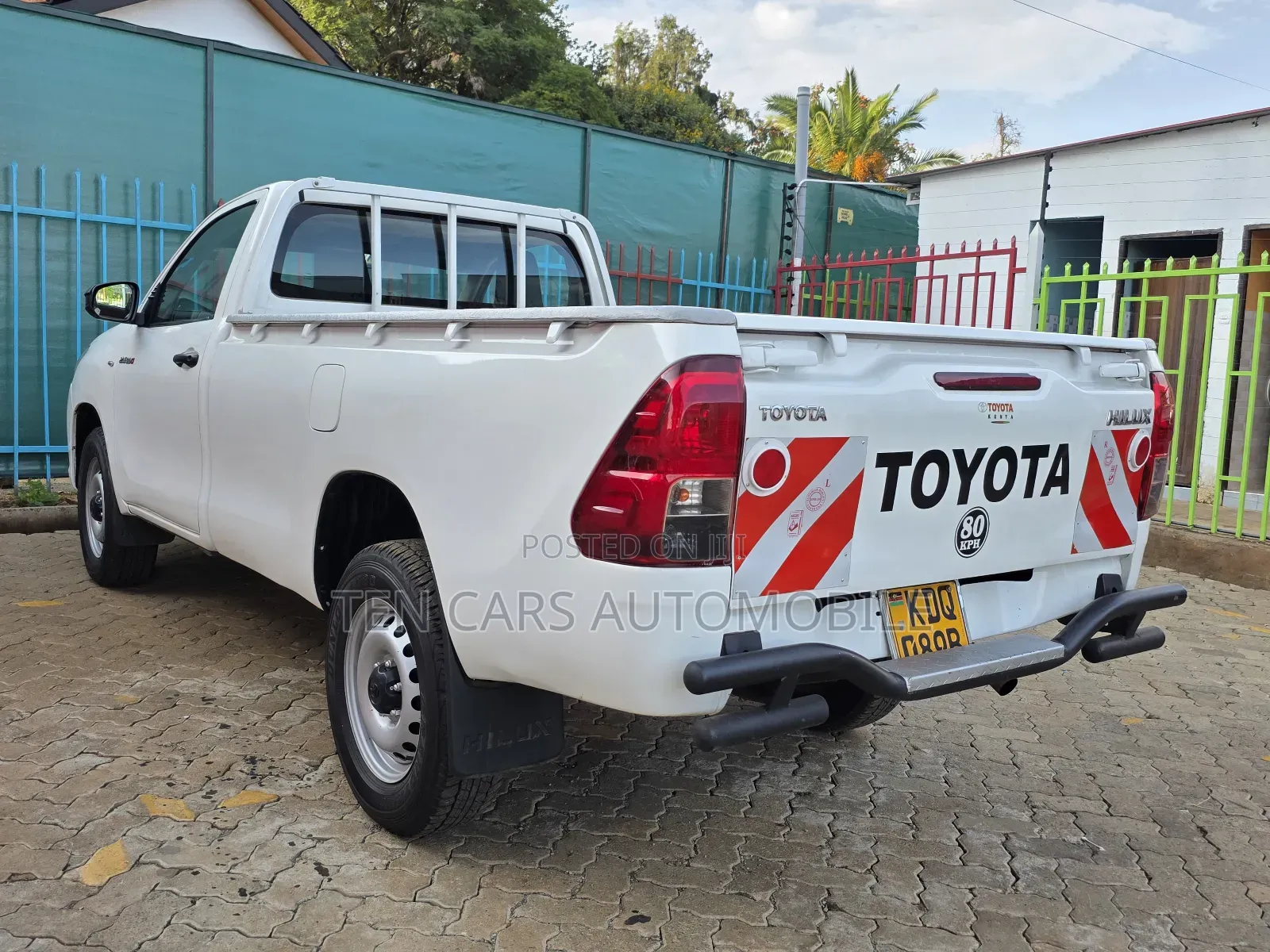 Toyota Hilux 2024 White