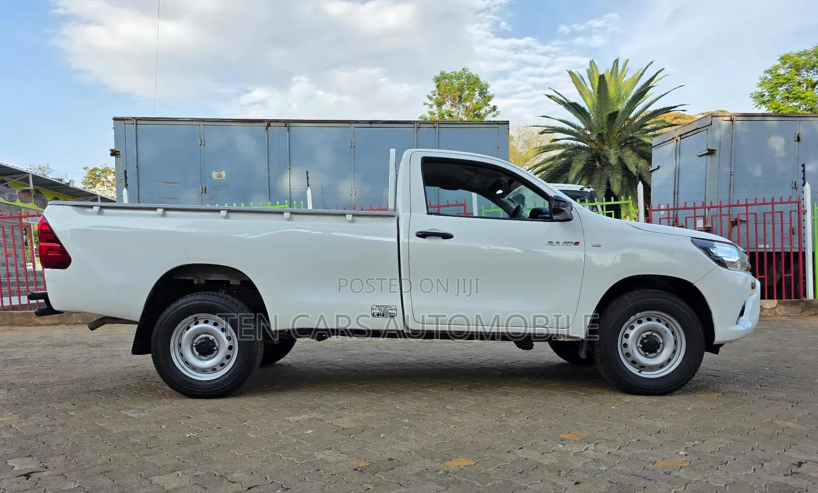 Toyota Hilux 2024 White